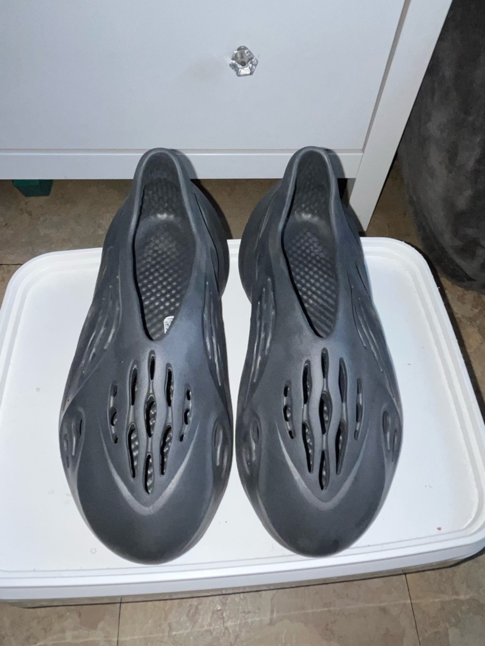 Yeezy Foam Runner in Charcoal Gray